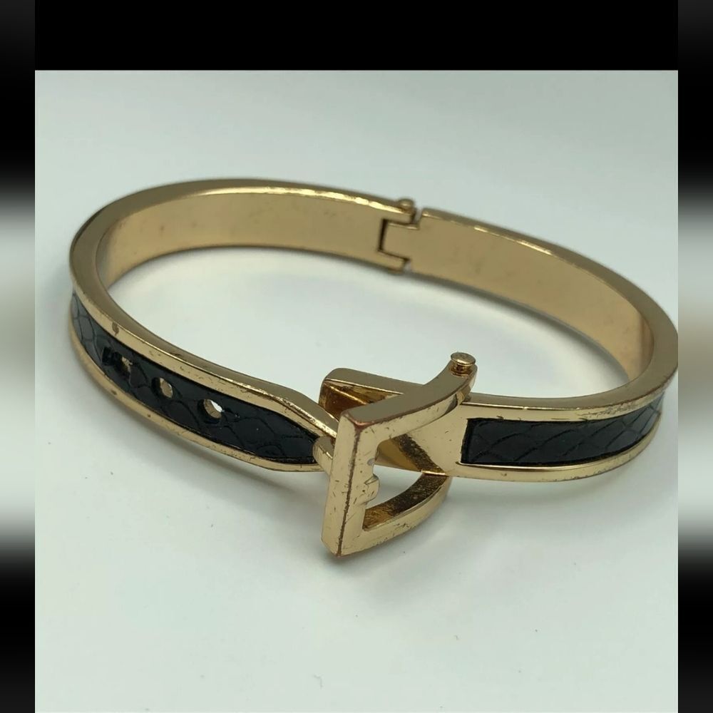 Vintage Black Belt Cuff Buckle Bracelet 2 1/2" - Picture 2 of 6